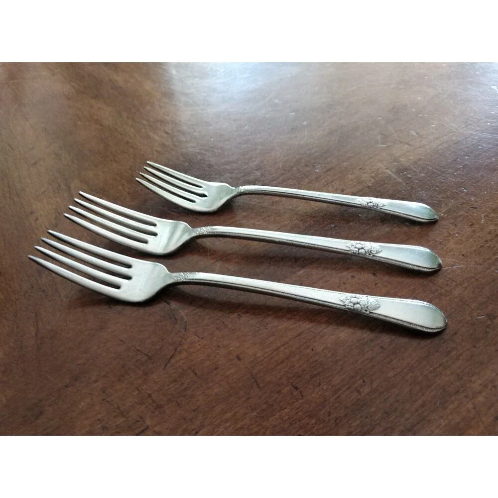 1847 Rogers Bro International Adoration Silverplate 2 Dinner 1 Salad Forks